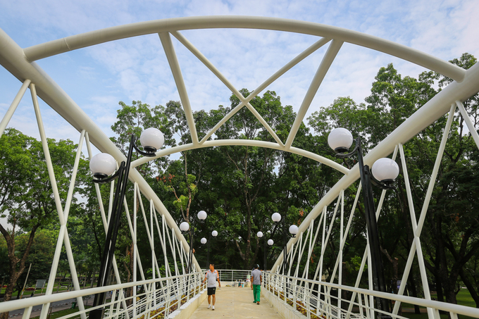 Cầu bộ hành hơn 11 tỷ đồng trong công viên lớn nhất TP HCM